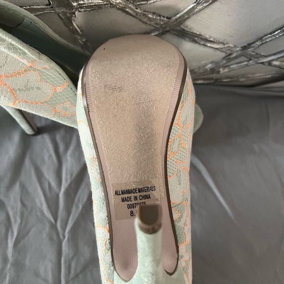 SS 8.5 Light Blue Lace Heels - Picture 2 of 8